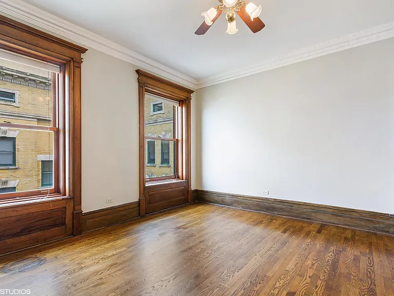 559 W Surf St #800 — Photo 17