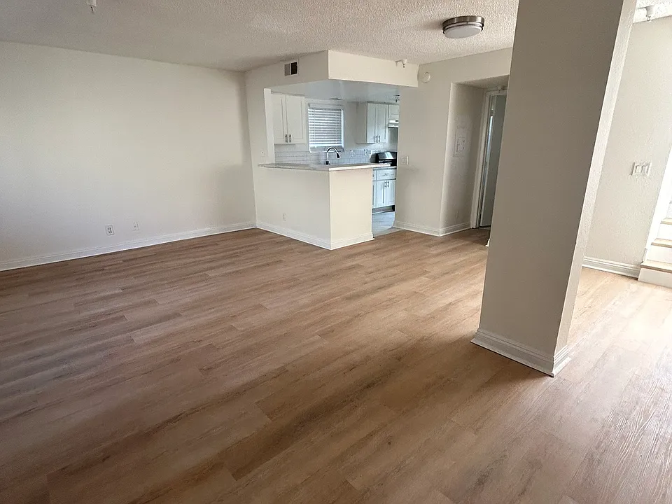 313 E Pine St #8