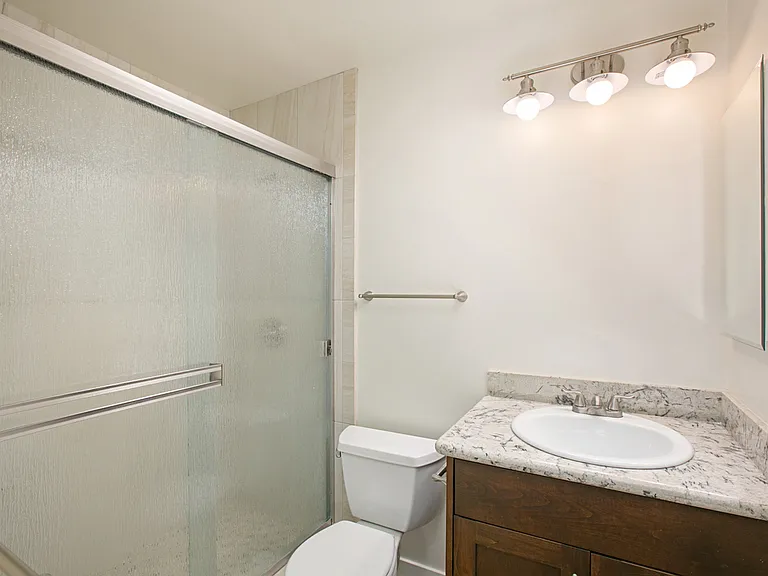Available June! Newly Remodeled 2bd/1ba Beautiful Crown Point Condo! Only $3,595/Mo! — Photo 8