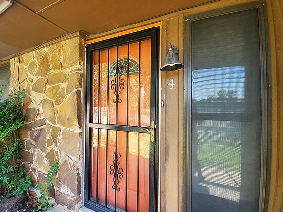 2nd image of 909 NE Tortoise Dr #4