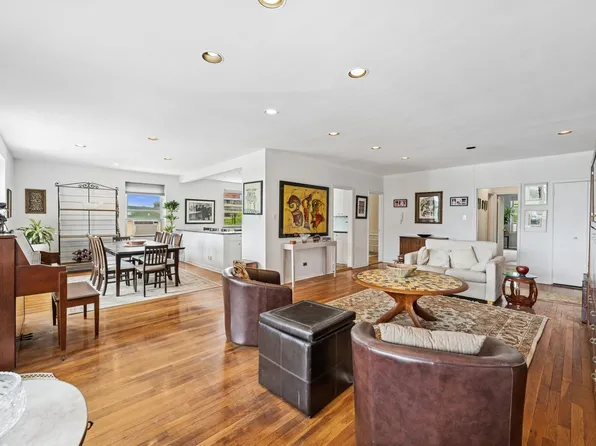 162-41 Powells Cove Boulevard image 4 of 35