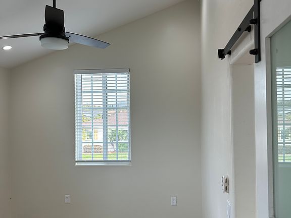5th image of 734 Cedar Ave