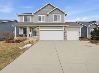 208 Aspen Dr NE, Bondurant, IA 50035