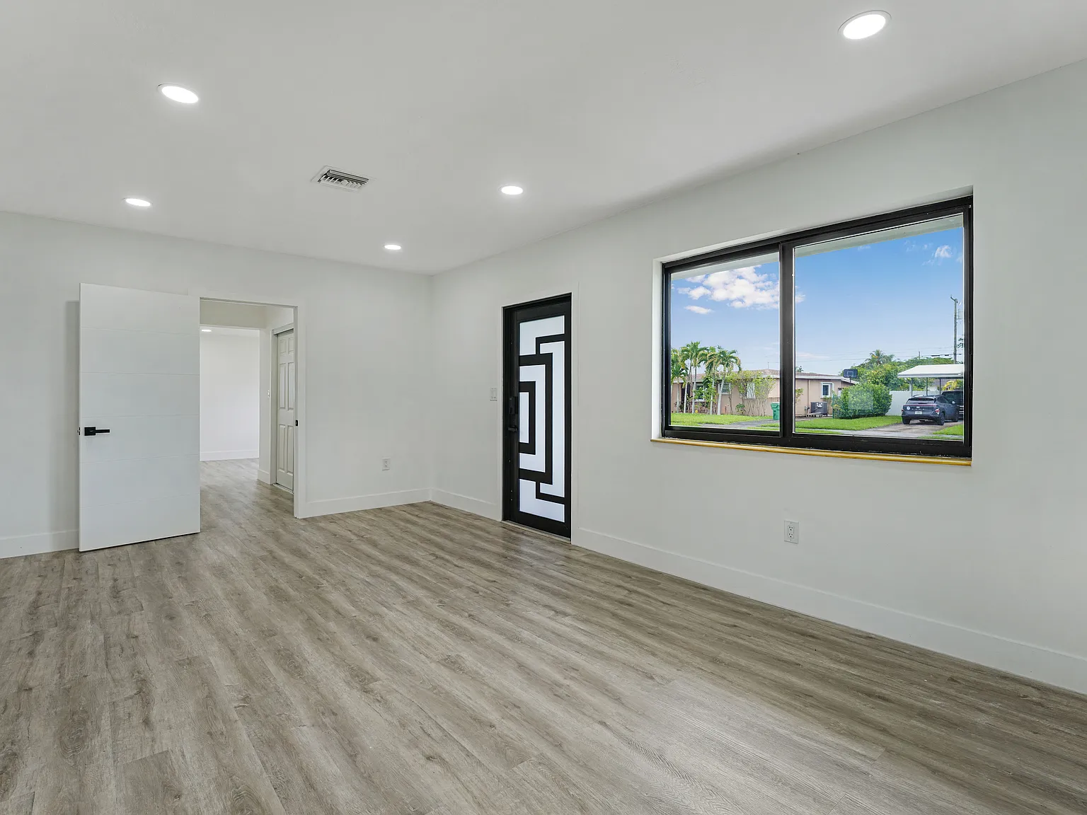 3 bed, 1633 sqft, $4,400 — Photo 2