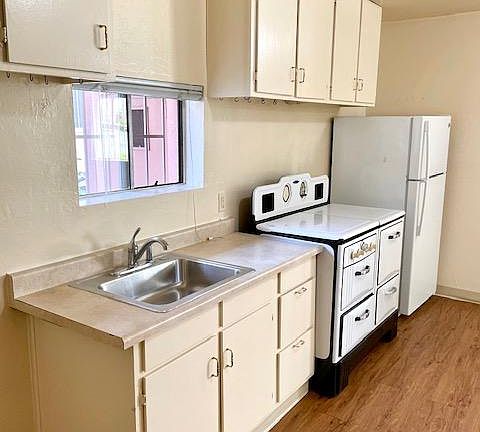 3rd image of 220 Juniper St APT 19