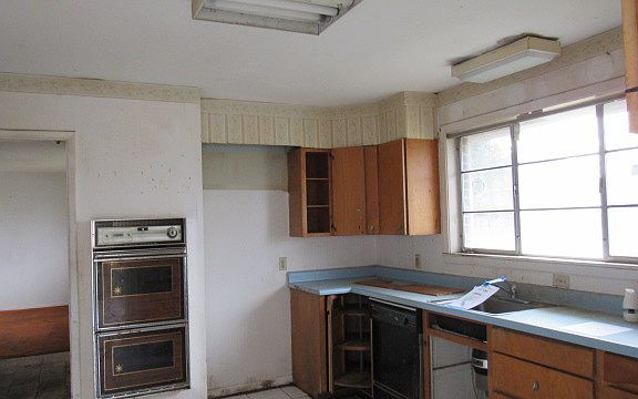 4th image of 2536 Somerset Dr