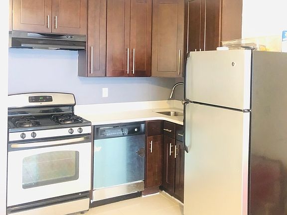 4th image of 415 Gates Ave APT 1F