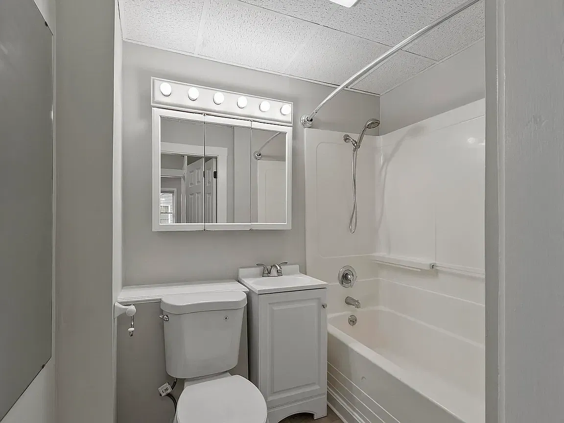 3 bed, 1000 sqft, $3,000 — Photo 4