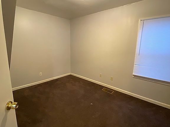 4th image of 3723 Kahlert Ave