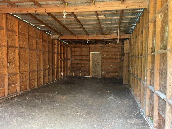 309 E Pine St, Daisetta, TX 77533