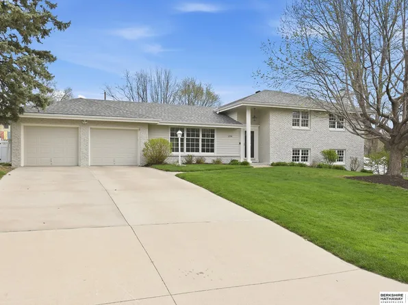21708 Leavenworth St, Elkhorn, NE 68022