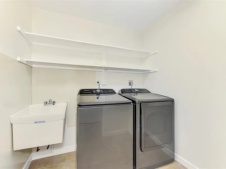 2340 Palmetto St — Photo 37