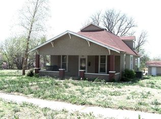 211 S Oak St, Medicine Lodge, KS 67104