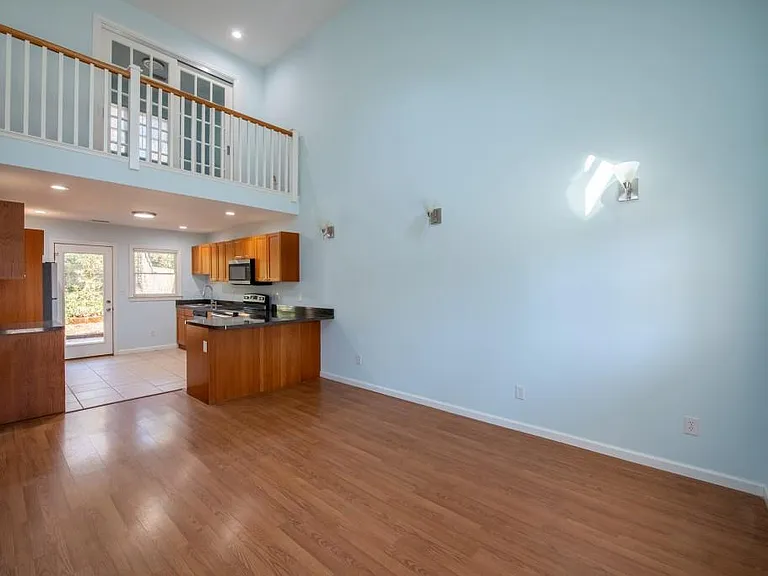 342 Mathews Ave NE #A — Photo 4