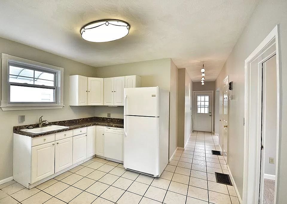 1st image of 36 Ashland St #1
