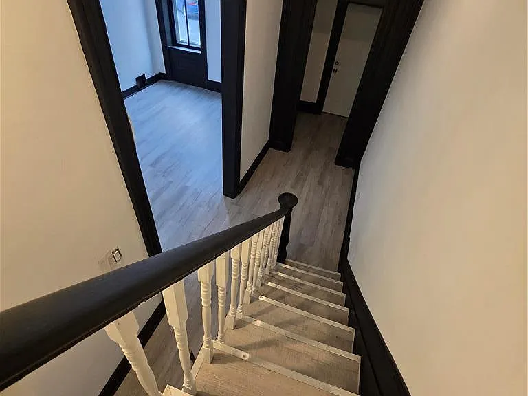 300 Pine St — Photo 7