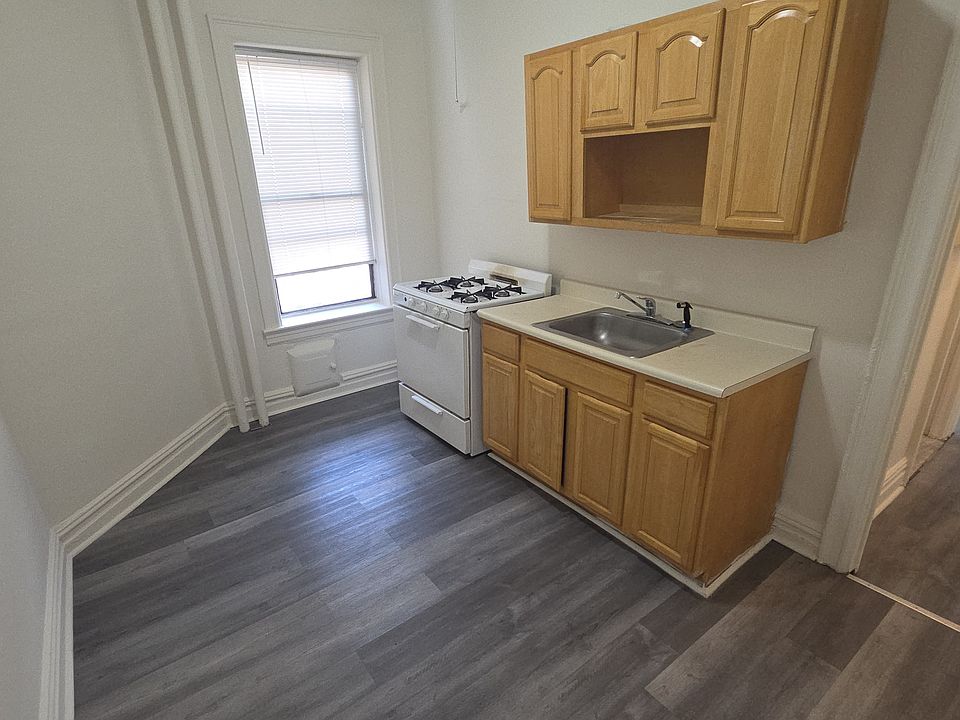 1st image of 713 Bergen Ave #3