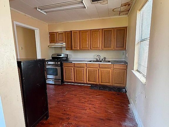 4th image of 100 Halsey St