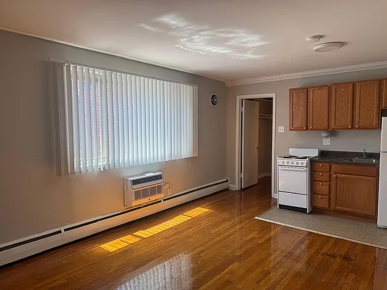 1111 D St NE — Photo 11