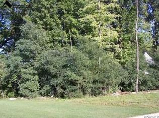 9735 E Northwood Dr, Olmsted Falls, OH 44138