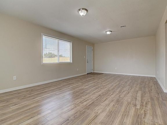3rd image of 1657 W University Dr