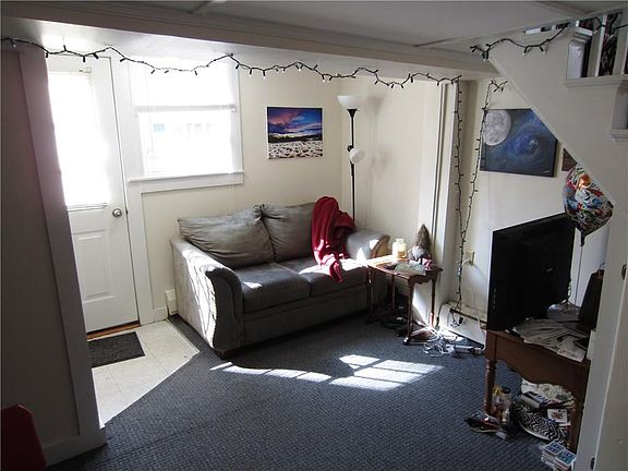 5th image of 84 Pioneer Avenue