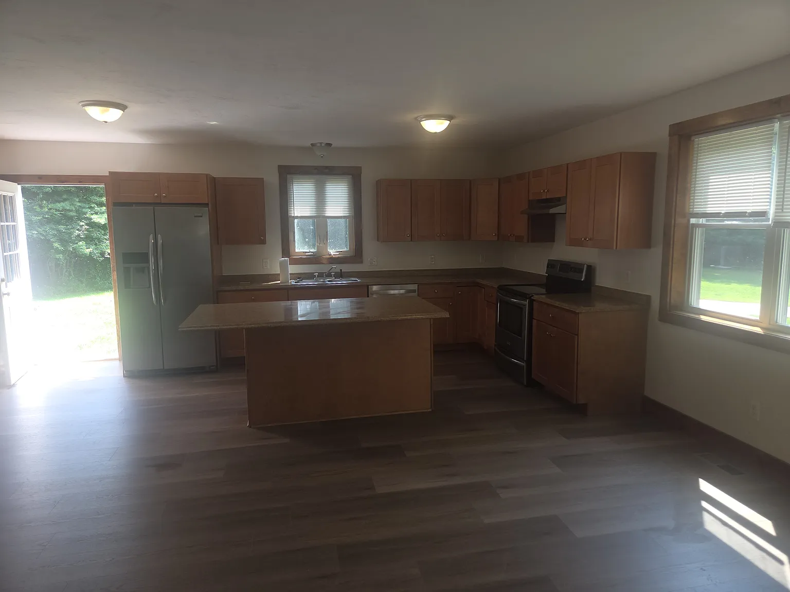 3 bed, 1200 sqft, $2,800 — Photo 3