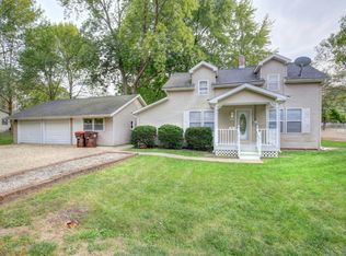 701 E Chestnut St, Monticello, IL 61856