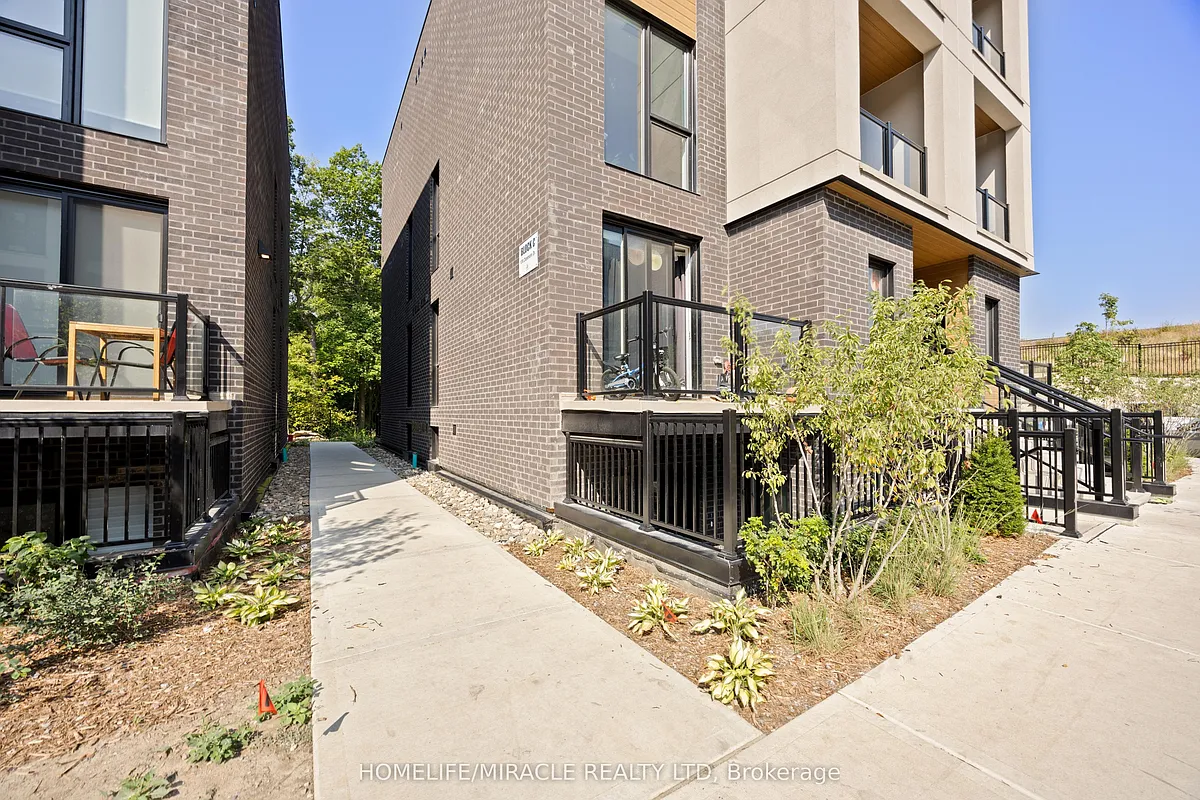 Building Photo - 174 Clonmore Dr #9