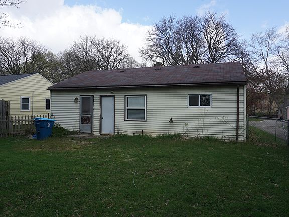 3rd image of 617 Denway Dr