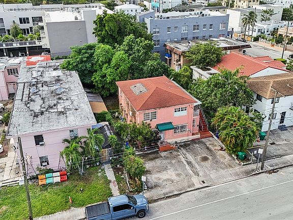 5th image of 984 SW 6th St