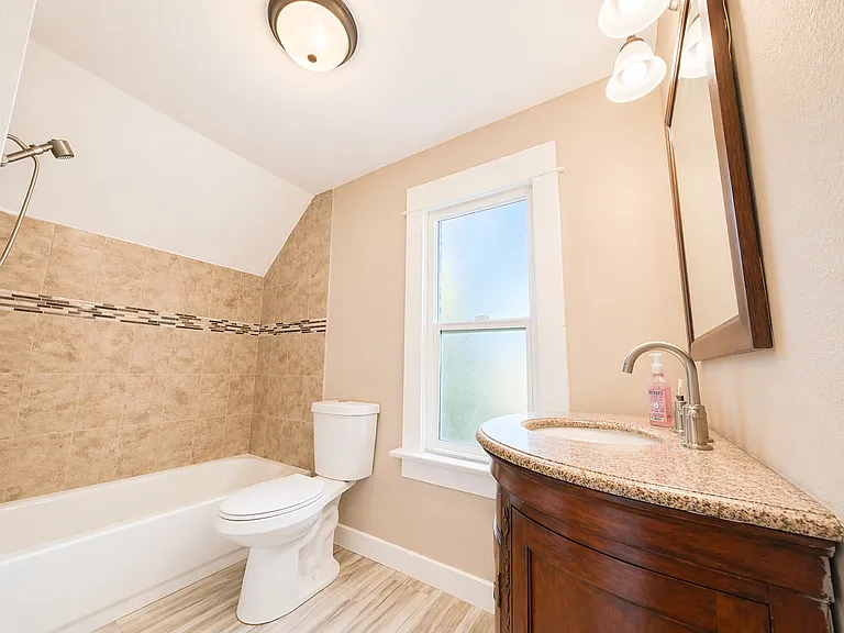 1207 E 55th St #1 — Photo 12