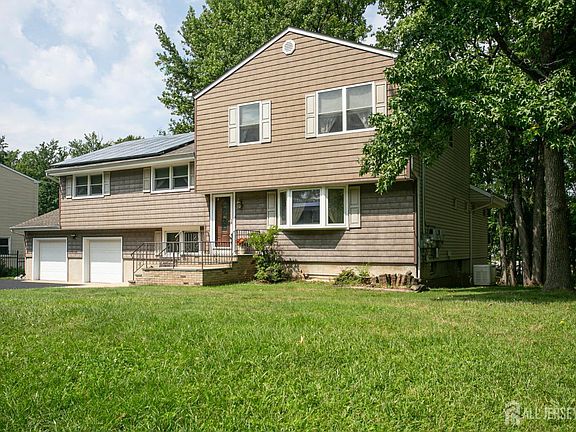 3rd image of 25 Huntington Rd