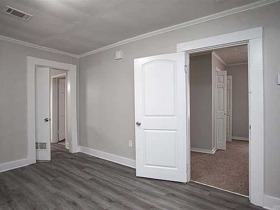 3rd image of 2421 S Oak St