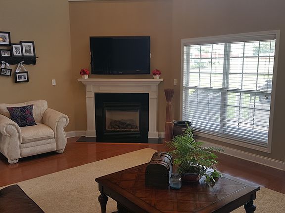 2nd image of 329 Silver Leaf Dr