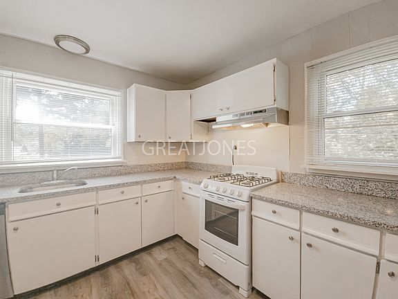 4th image of 3559 Charlack Ave