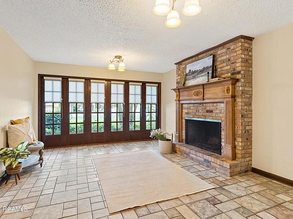 3rd image of 601 Cambridge Dr