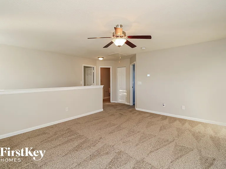 109 Sydney Ct — Photo 5
