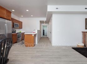 206 Sawyer Ln