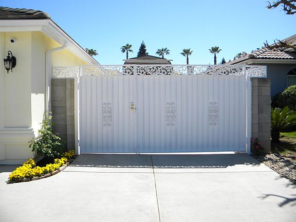 4th image of 3490 Riverview Dr