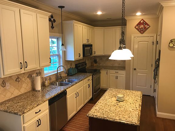 3rd image of 88 Hawks Nest Cir
