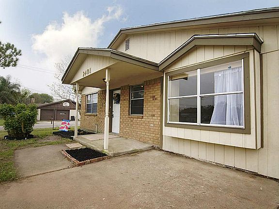  The porch entry of this charming home.