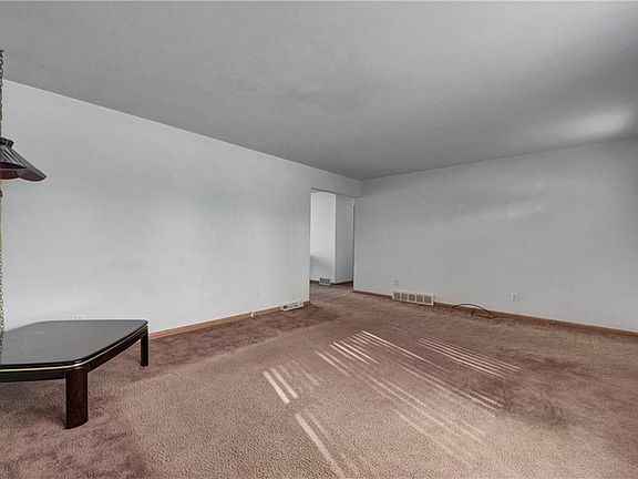 3rd image of 18244 Broxton Dr