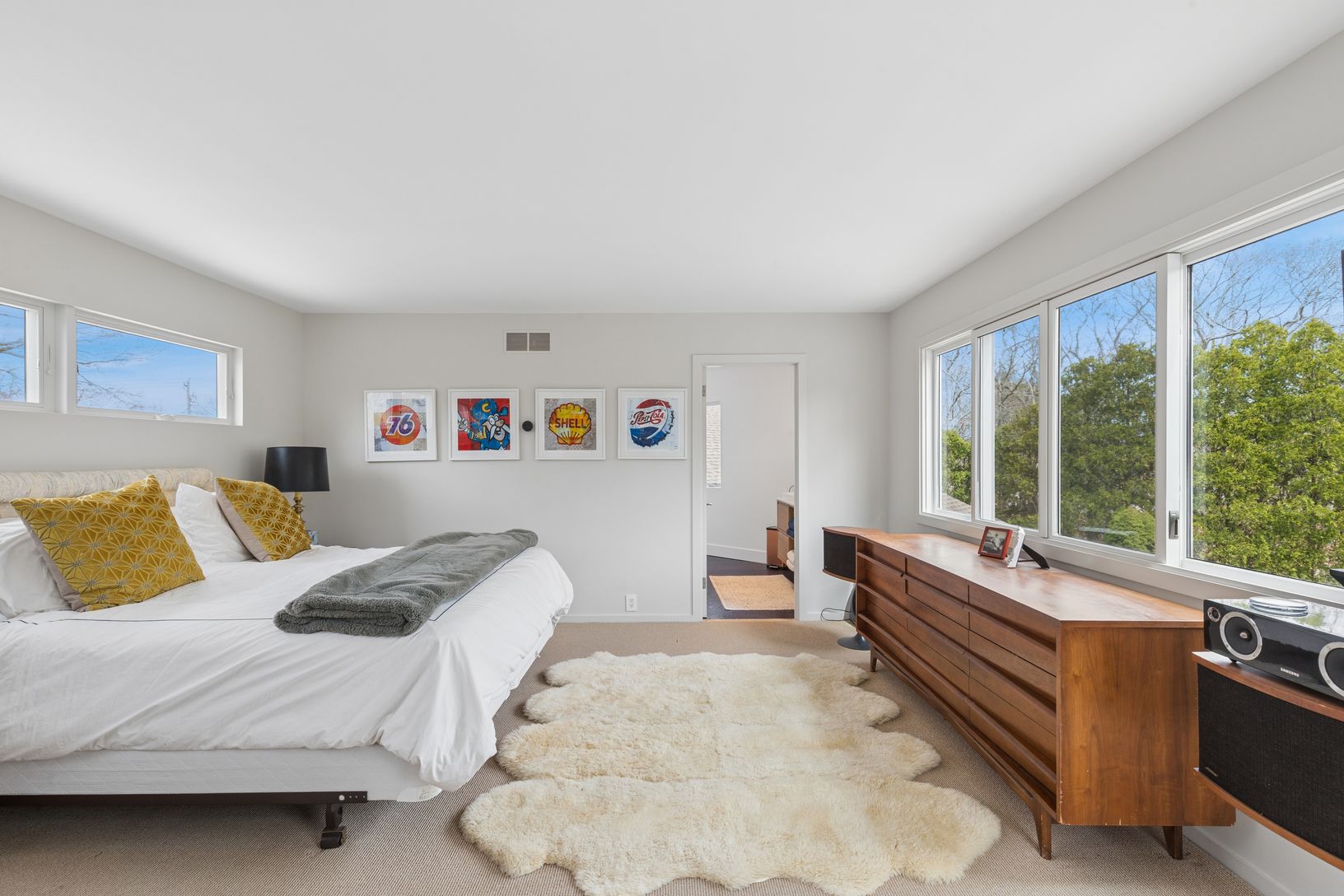 Primary bedroom ensuite with balcony