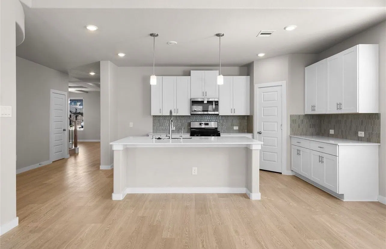 4 bed, 3.5 bath, 2776 sqft, $2,500 — Photo 2