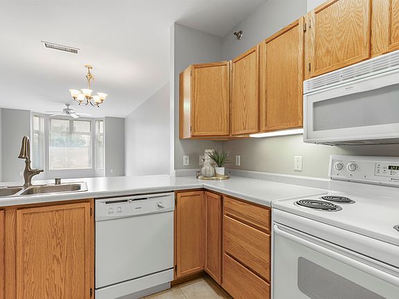 3rd image of 301 Harbour Town Dr APT 327