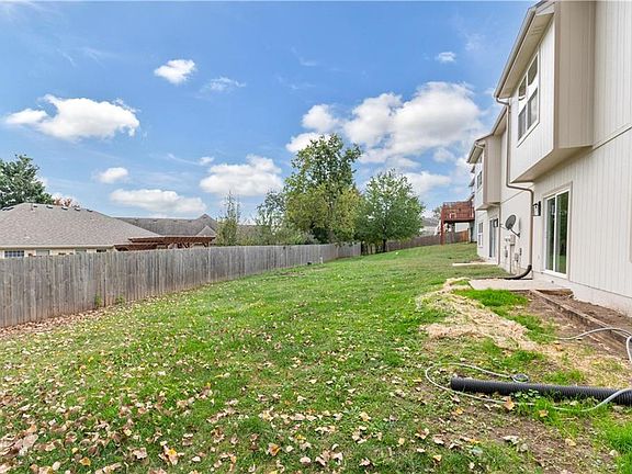 3rd image of 1211 NW Scenic Dr