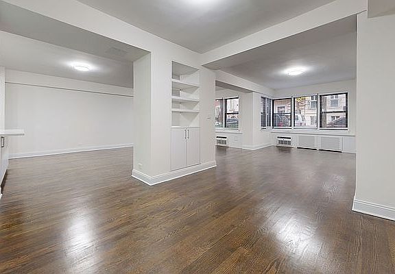 3rd image of 20 Beekman Pl #1CB