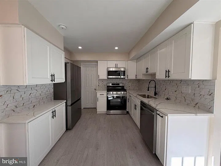4 bed, 1.5 bath, 1988 sqft, $3,000 — Photo 4