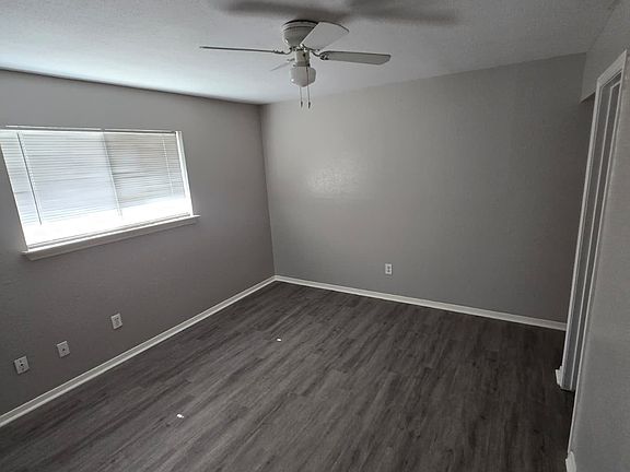 5th image of 3221 Hirschfield Rd APT D